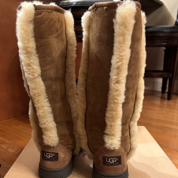 UGG Women's Tan Shearling Winter Boots - Picture 5 of 5